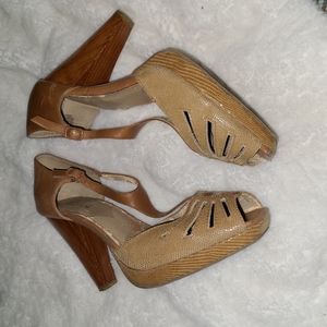 Kennith Cole Size 9.5 M Y2K Saddle Brown Leather Wood Heels